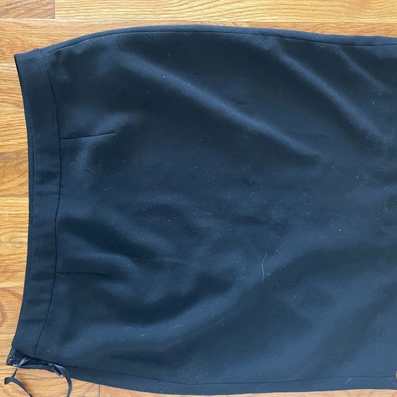 Ralph Lauren classic black skirt with slit, size 4 - Picture 2 of 2